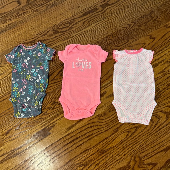 Carter’s | Bundle of 3 Short Sleeve Bodysuits - Picture 2 of 3